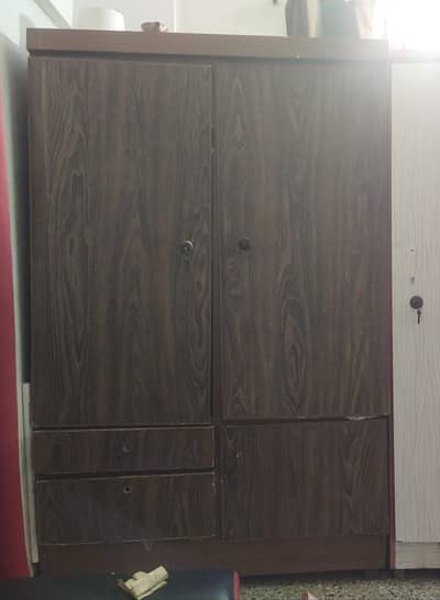 2 door woodwn almirah full size