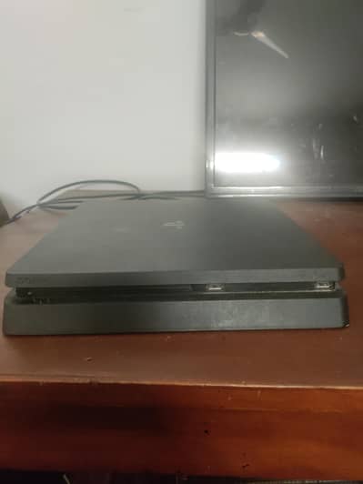 ps4 slim used 500GB Gta v and spider man CD