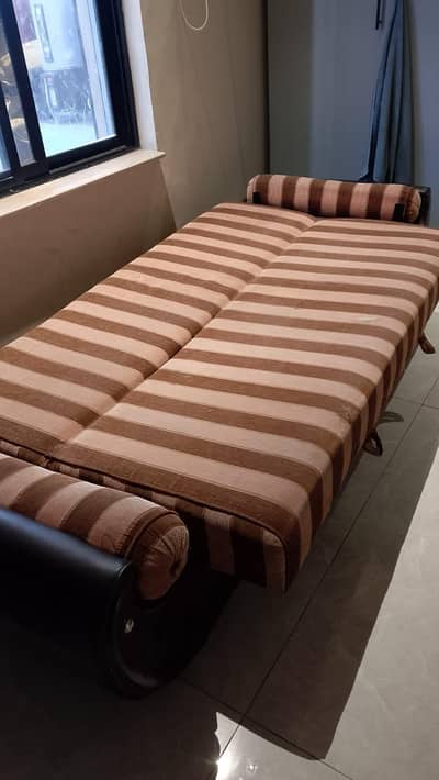 used like new sofa com bed