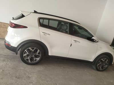 Kia sportage 2024 white,12327 km driven