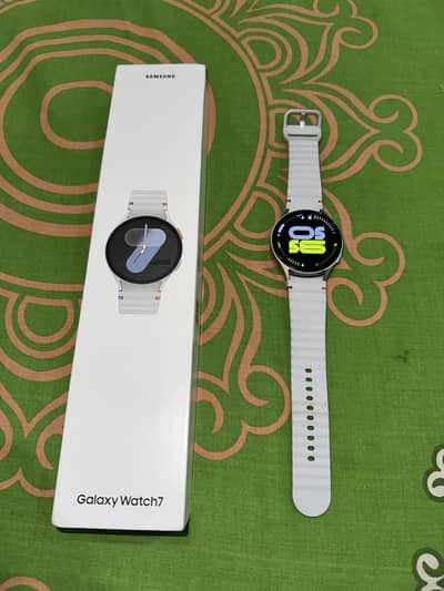 Samsung Galaxy watch 7 (Silver) - 44mm
