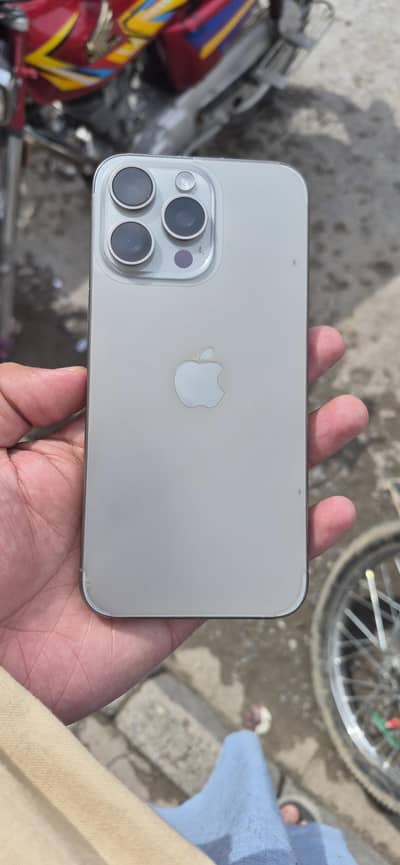 I am sale iphone 15pro max 256gb icloud locked