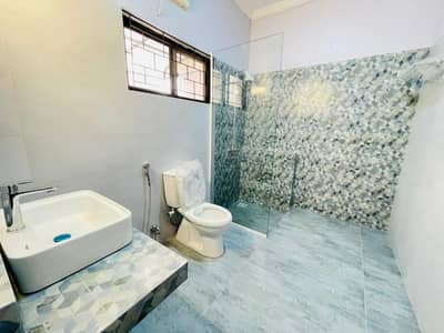 F-11 UPPER PORTION FOR RENT EXCELLENT 666SQY UPPER PORTION PROPER AND MODERN FITTINGS, SEPARATE GATE WOODEN AND MARBLE FLOORING 3 BEDROOMS, 3 ATTACHED BATHROOMS