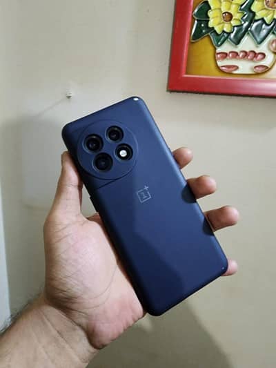 ONEPLUS 11 4 MONTHS SIM TIME