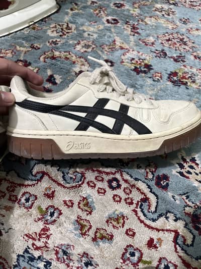 ASICS court Mz shoes white black with gum soles