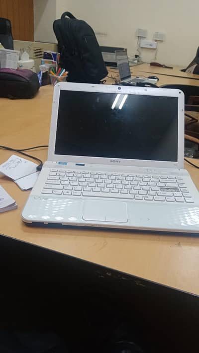 Sony laptop new hai condition