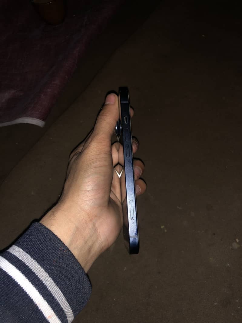 iPhone 14 3
