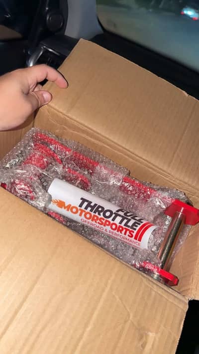 Revo 2inch lift shackles brand new