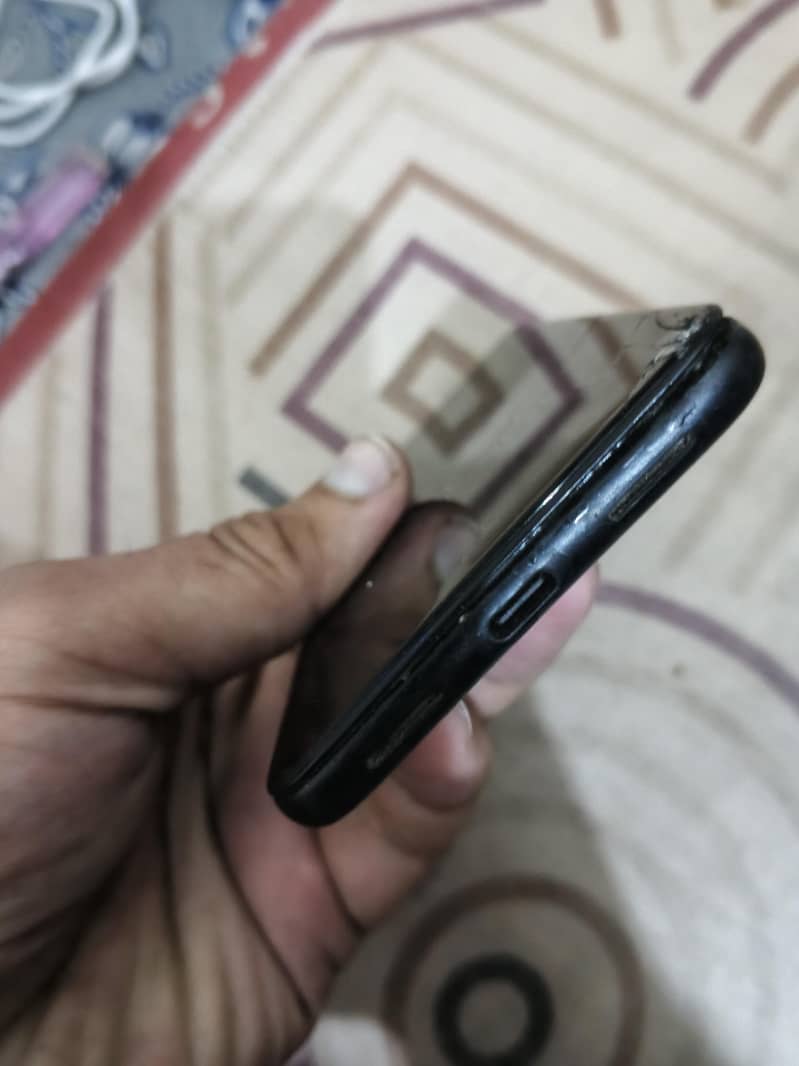 pixel 5a panel broken 1