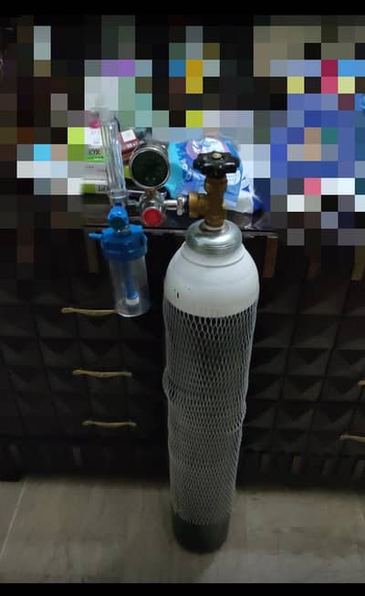 Oxygen Cylinder 10 Liter for Sale - 1 day used - with Regulator