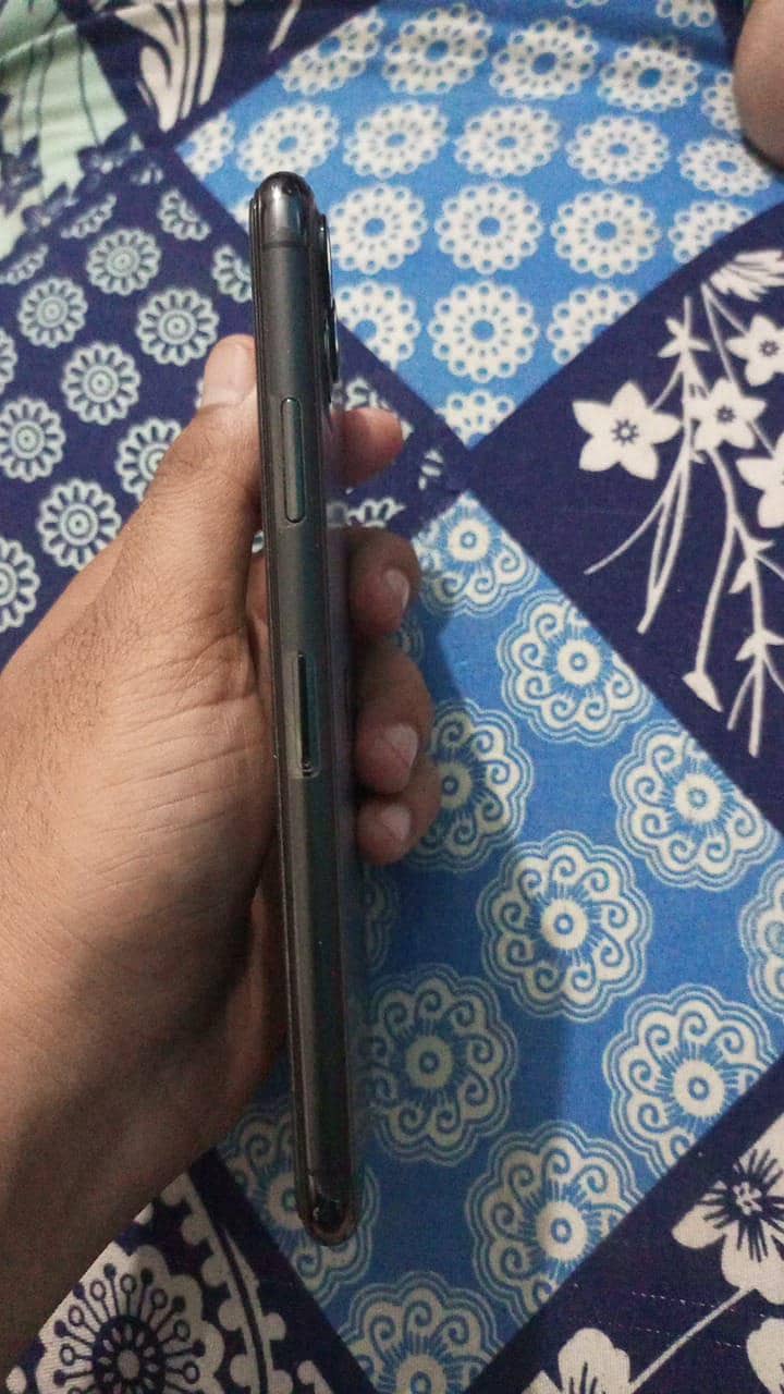 iPhone 11 Pro Max – Pristine Condition 7