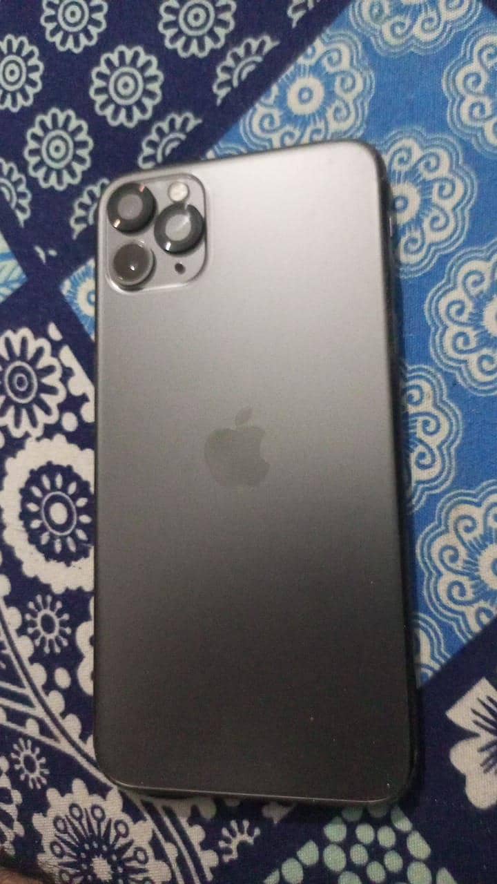 iPhone 11 Pro Max – Pristine Condition 8