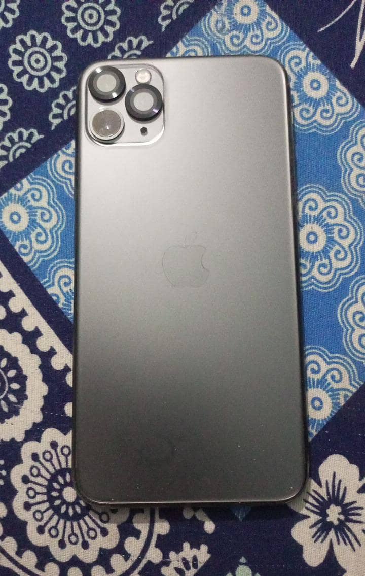 iPhone 11 Pro Max – Pristine Condition 9