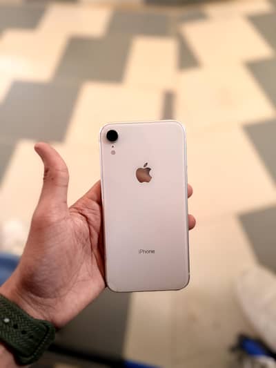 iPhone XR 64GB White – Excellent Condition