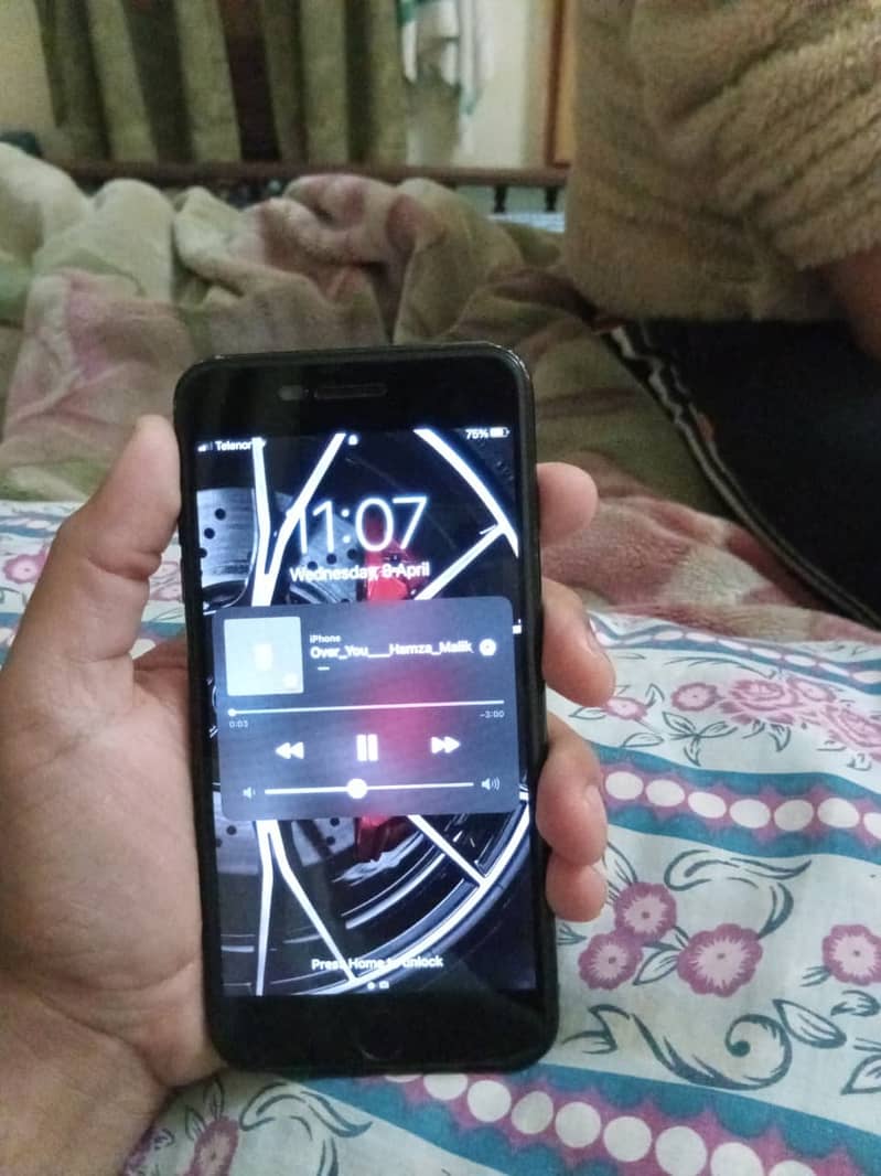 Apple iPhone 7 Plus 6