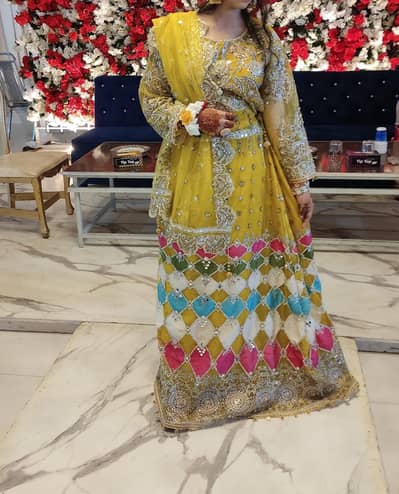 beautiful bridal lehnga set for mehndi