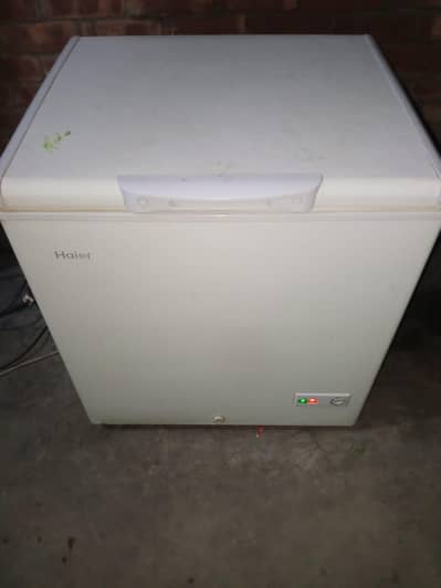 Argent sell single door hair d frizer  good condition  need mony