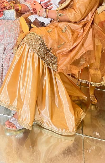 mother and daughter same dress