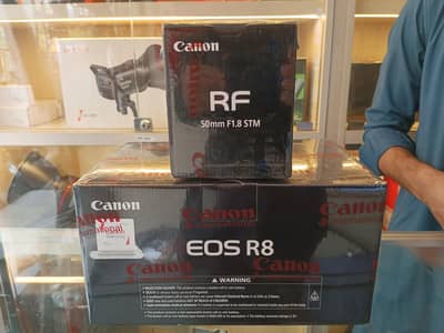 cannon R8 mirrorless Brand New camera