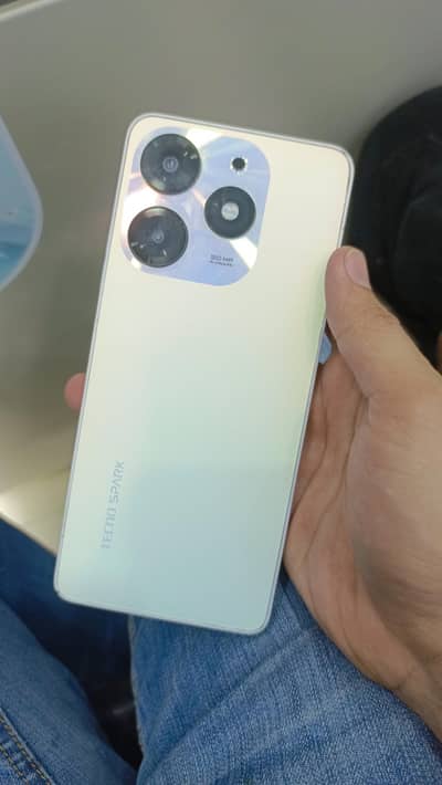 spark 10 pro 8/256 with box & charger