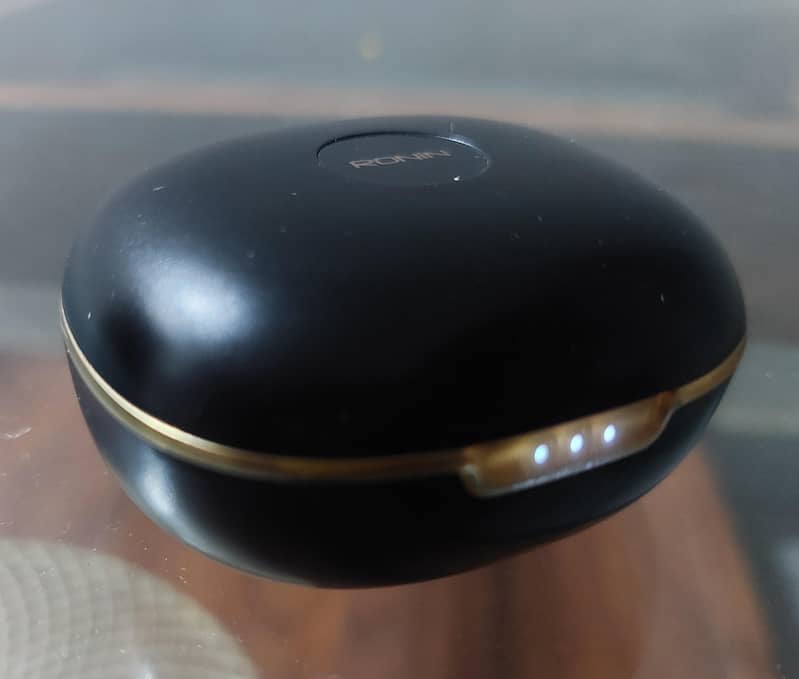 Ronin Eclipse earbuds 10/10 condition 1
