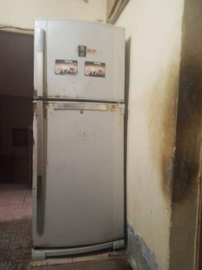 Dawlance. refrigerator Medium Size   urgent sale