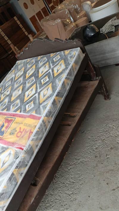 2 pice available beds one pice pric is 8000