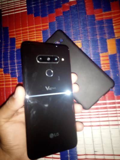 LG V40 ThinQ