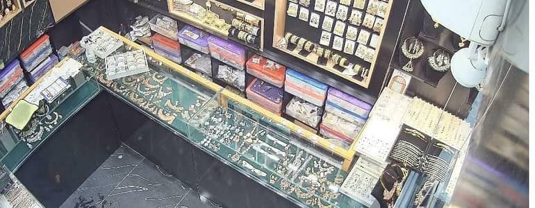 HIRING: Expert Salesman for Artificial Jewelry