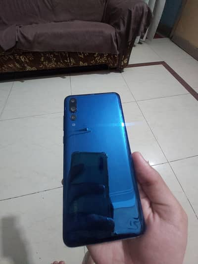 P20pro all okay 8 GB Ram 256 GB Rom just back camera is cracked