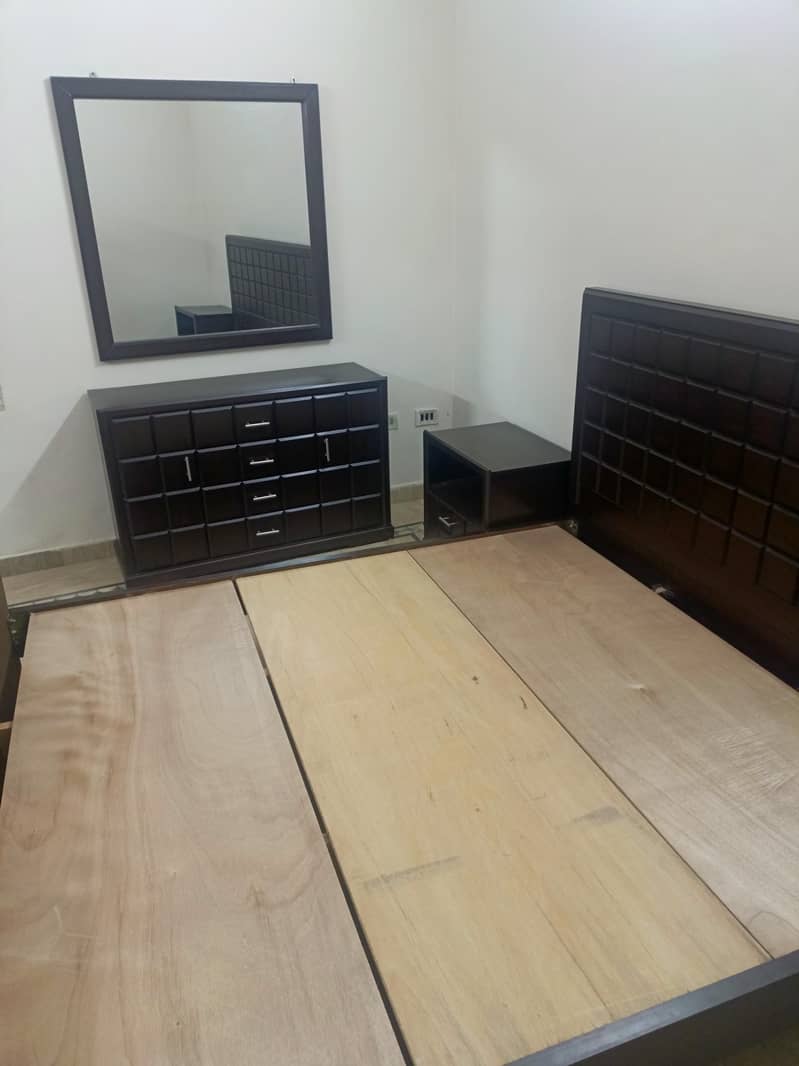 bed side table and dressing table 3