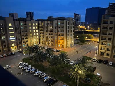 2Bedroom apartment compound face Top floor available