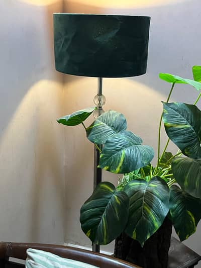 FLOOR LAMP