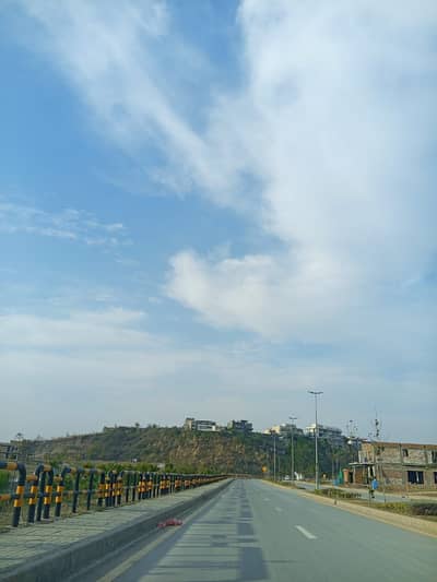 10 Marla Plot Sector J  1st Avenue