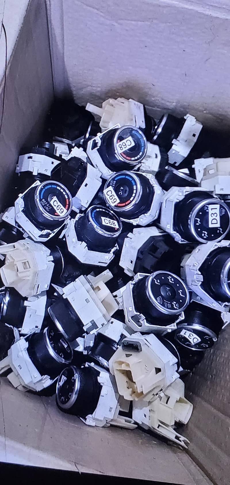 Push start button &  AC  knobs 5