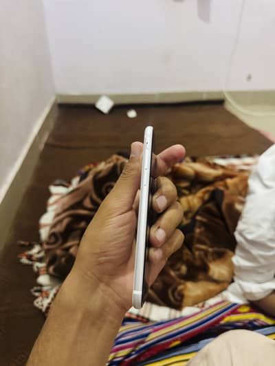 Iphone SE 2020 10/10 96 health 64gb water pack bypass