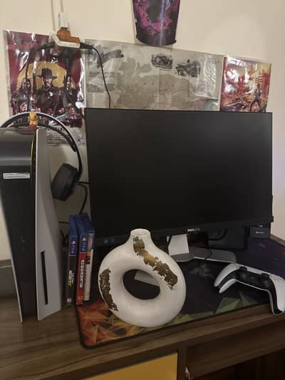 Donut style vase in white colour and fully made by hand