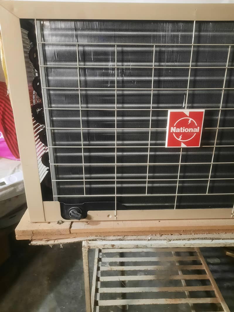 نیا اور ڈبہ پیک ونڈو اے سی 4