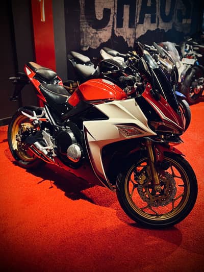 Ducati with Honda CB400 Super Four Hyper Vtech’s Engine