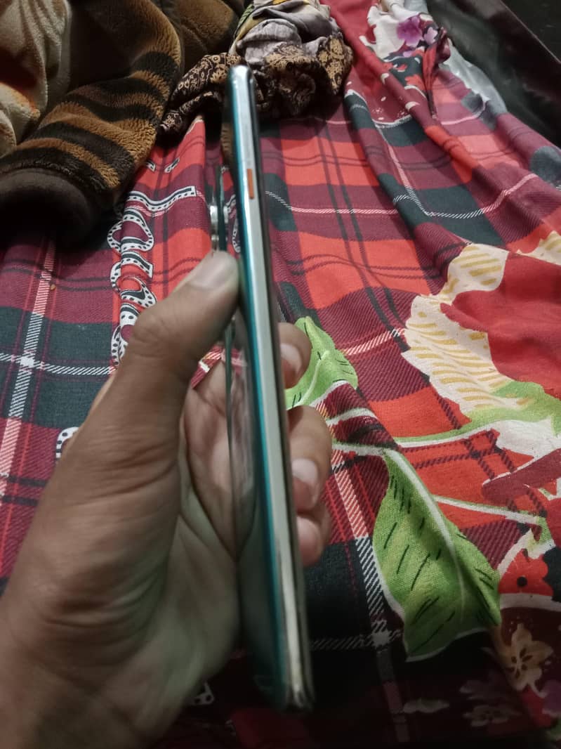 Techno Camon 40 Pro 4