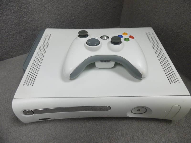 XBOX 360 with Wireless controller 0