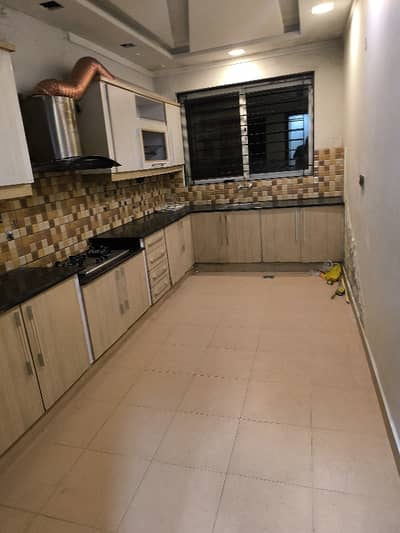 2 bedrooms & 3 bathrooms TV lounge & kitchen