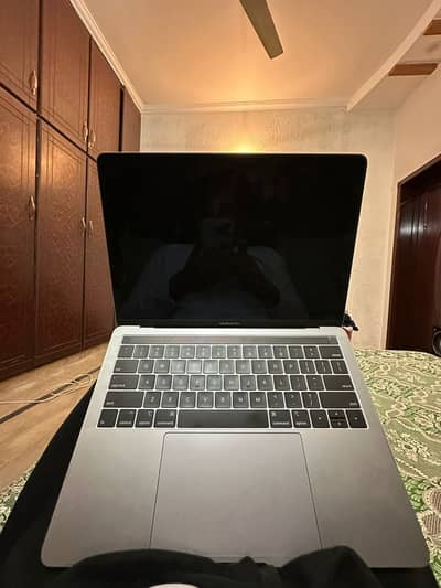 MacBook Pro (i5 2.3 quad-core,13-inch, 2018, Four Thunderbolt 3 ports)