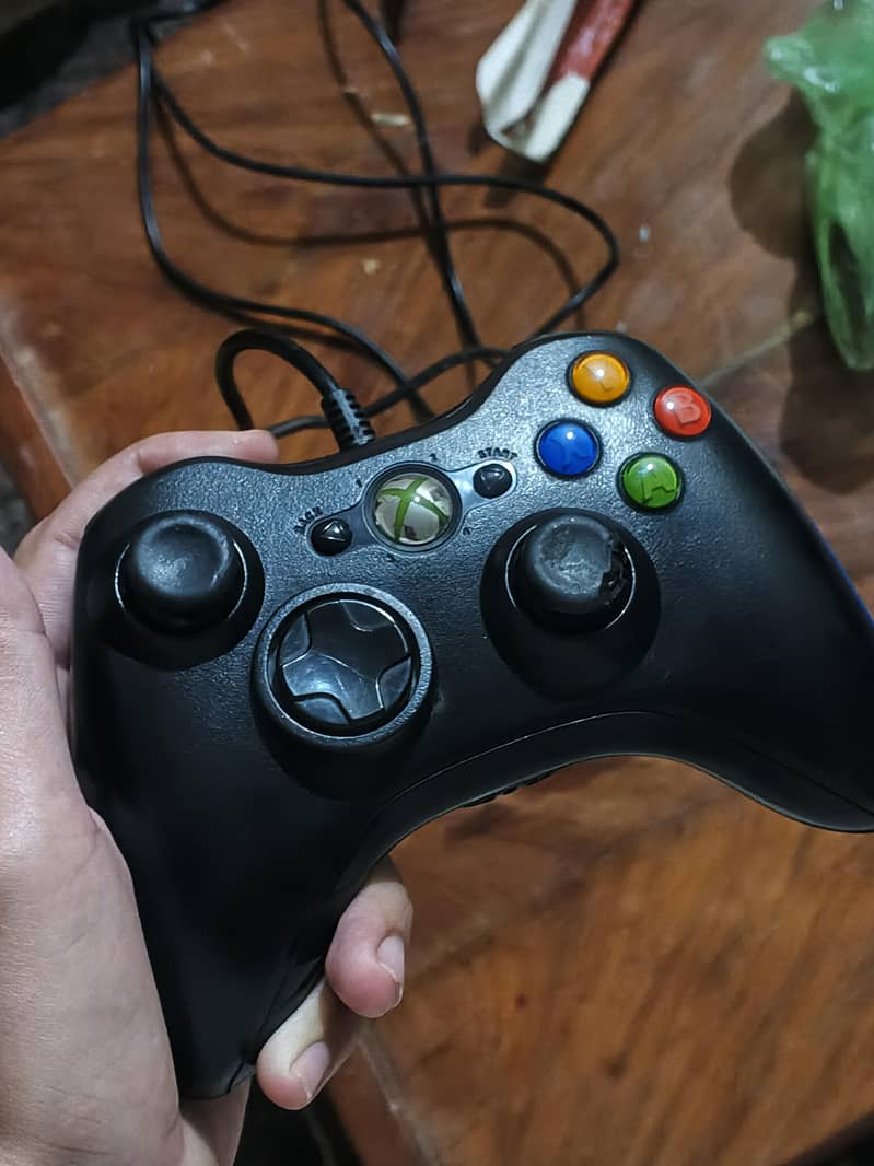 Xbox 360 wired controller 0