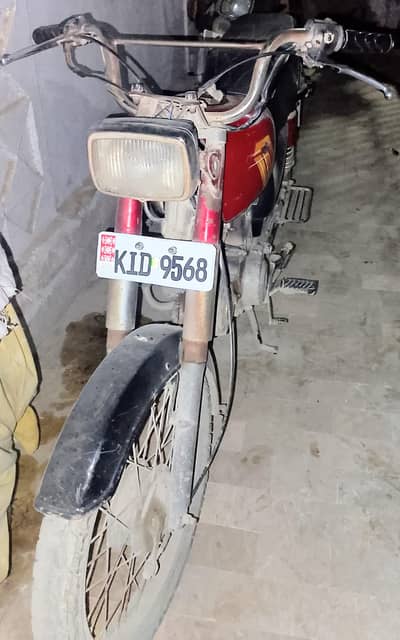 Dhoom YD-70 red colour 10/07 condition