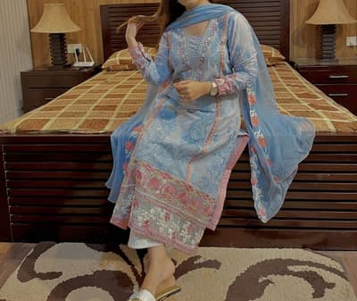 Steal deal lawn full embroidered branded dress. Up for sale.
