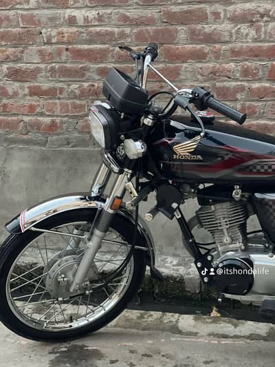 Honda CG 125 Black 23/24 phone no  03177846583