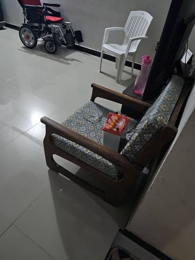 jaga ki waja se sale krha hn ok set ha kushan bhi ok hn