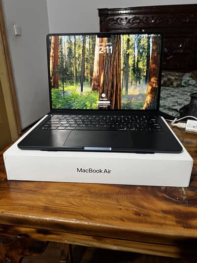 Apple Air M4 chip 16 GB 256GB 13.6 inch display