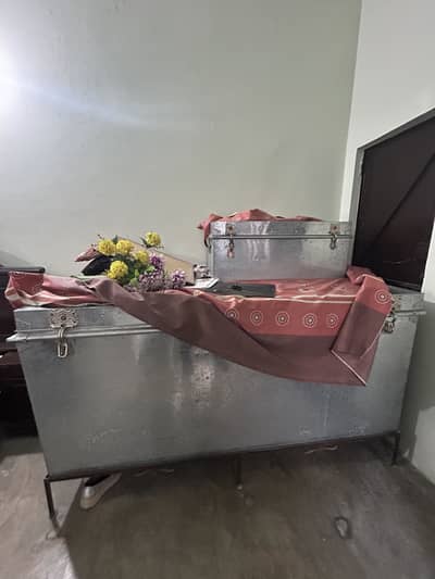 6x4 foot peti with sandook